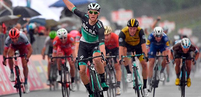 Bennet gana etapa 12 del Giro; Yates sigue de líder