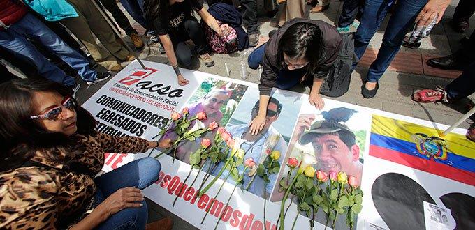 Ecuador entrega vehículo de periodistas asesinados a familia