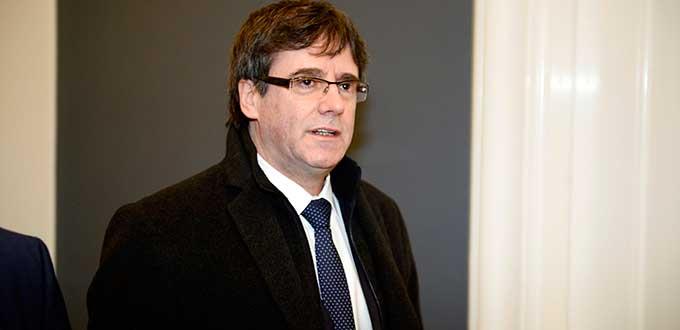 Fiscales alemanes piden arresto del expresidente catalán Carles Puigdemont