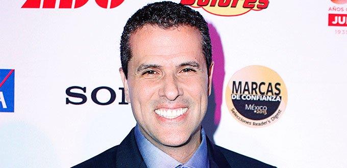 Regil asegura que las redes sociales le ayudaron a superar muerte de su madre