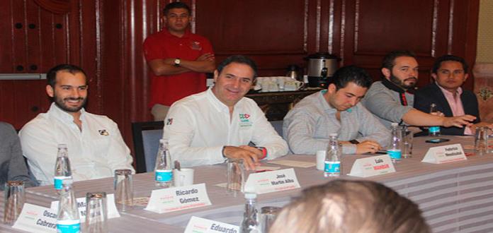 Ya no debe haber políticos incompetentes, dice Mahbub a jóvenes empresarios
