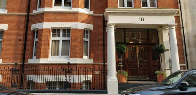 Mexicanos reparten cartas de se busca Karime en Londres