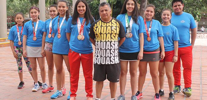 Destaca el equipo de squash del Club Deportivo 2000