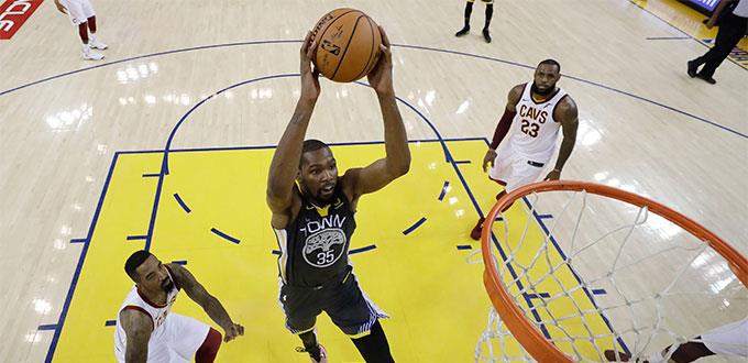 Warriors aplasta 122-103 a los Cavs