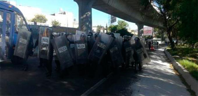 Policías impiden entrada de maestros a la CDMX; se registran enfrentamientos