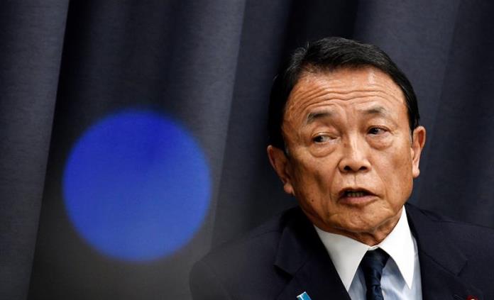 Ministro japonés devolverá un año de sueldo por caso de corrupción