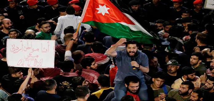 Las protestas en Jordania fuerzan la dimisión del primer ministro