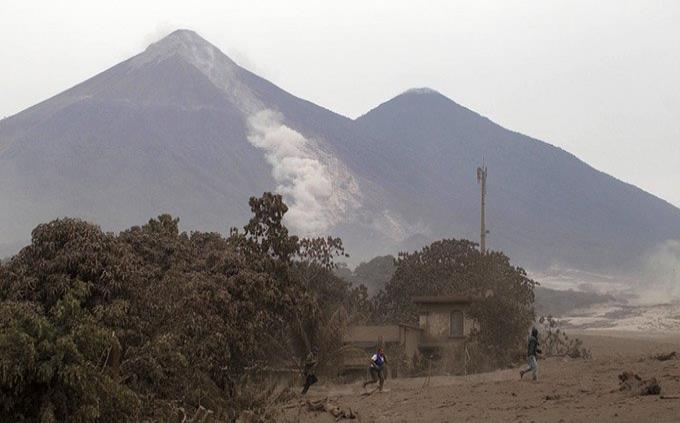 Interjet cancela vuelos en ruta México-Guatemala tras erupción de volcán
