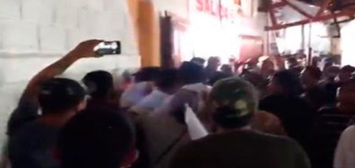 Se arman golpes y empujones en mitin de AMLO en Hidalgo (VIDEO)