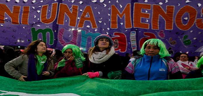 Marchan miles de mujeres argentinas al grito de “Ni una menos”