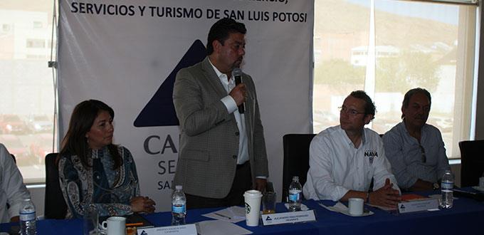 Xavier Nava aclara dudas a la Canaco sobre plan de gobierno