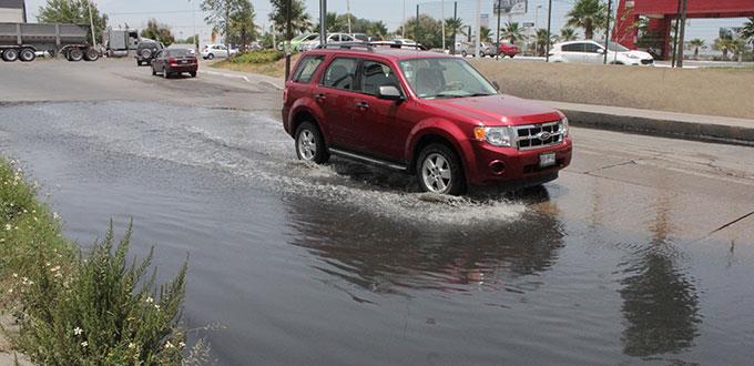 Exigen reparar fuga de aguas negras en Eje 102