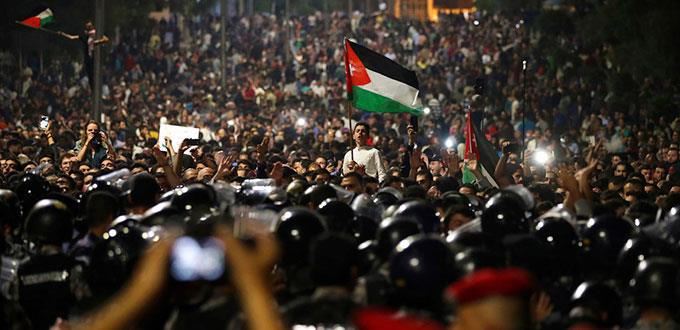 Nueva jornada de protestas en Jordania a pesar de dimisión del primer ministro