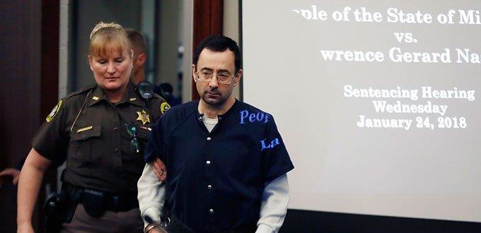 Ejecutiva dice que se le pidió silencio sobre abusos del médico de gimnastas de EEUU