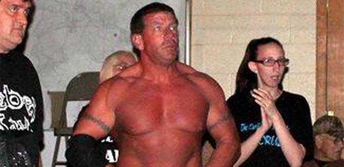 Ex luchador Rockin Rebel asesina a su esposa y se suicida