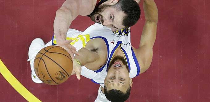 Kevin Durant tiene a Warriors a un triunfo