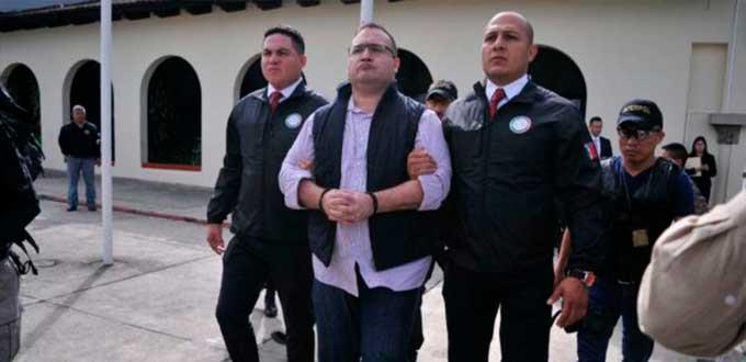 Giran aprehensión contra Javier Duarte por desaparición forzada de al menos 13 personas