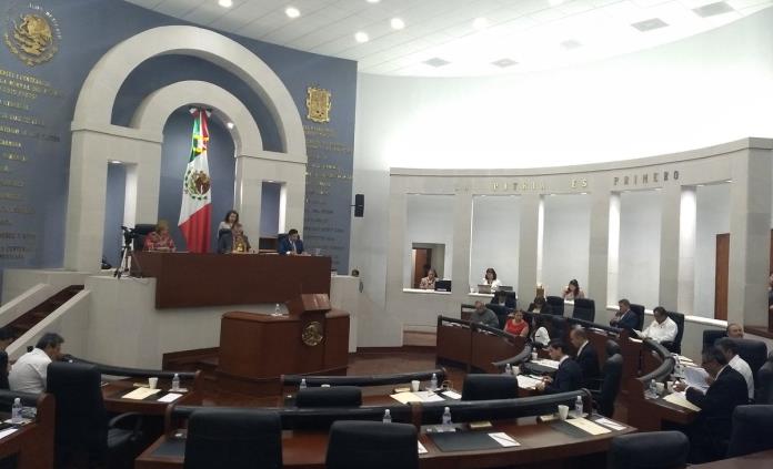 Elimina el Congreso de SLP bonos para diputados