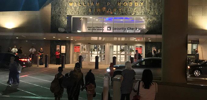 Alerta en aeropuerto de Houston por granada falsa