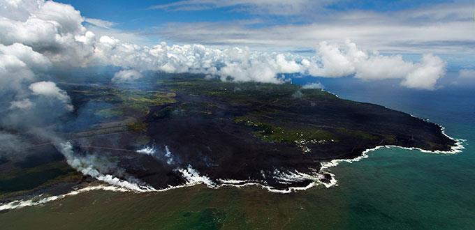 La lava amplía el área de Isla Grande