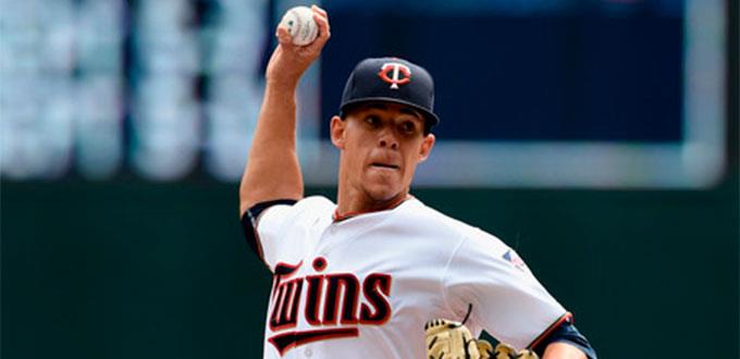 Berrios lanza juego completo; Mellizos se imponen a Chicago, 7-2