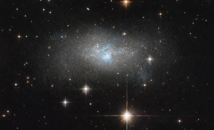 Telescopio espacial Hubble muestra galaxia con núcleo activo