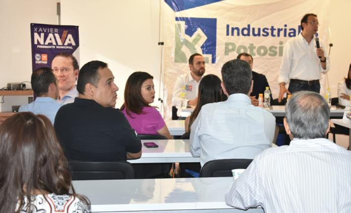 Se reúne Xavier Nava con integrantes de IPAC
