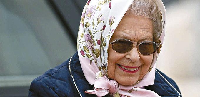 Isabell II fue operada de cataratas