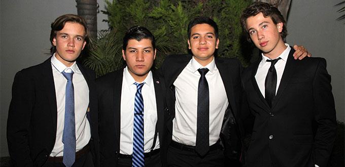 Jóvenes egresan felices de secundaria