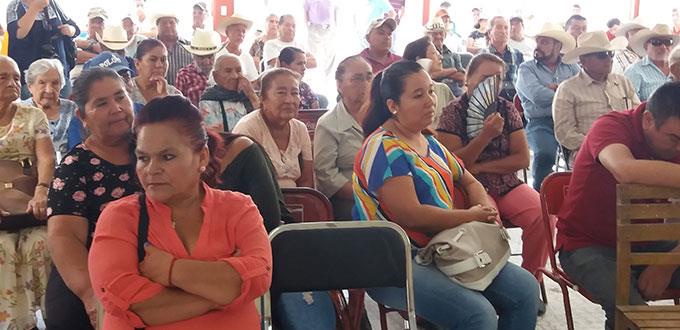 Candente asamblea en Puente del Carmen