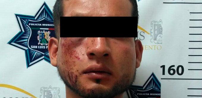 Golpean a un presunto aletero en el Centro