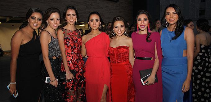Egresados de bachillerato del Colegio Motolinía festejaron con ¡gran alegría!