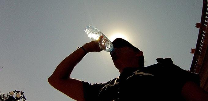Ampliarán puestos de hidratación por altas temperaturas