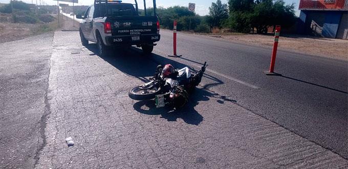 Derrapa motociclista en carretera a Rioverde