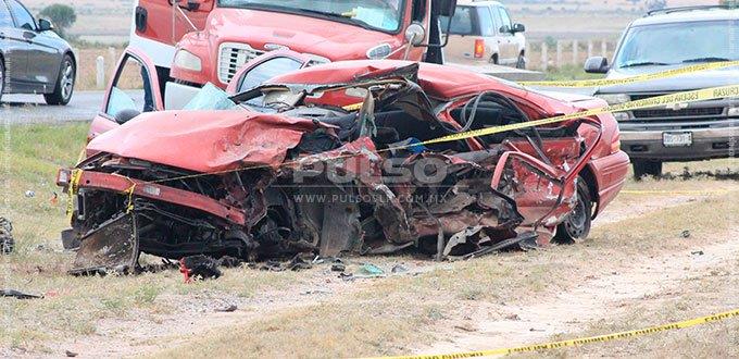 Mueren hombre y mujer en un terrible choque