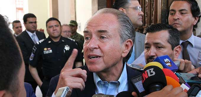 Tres instancias investigan obras inconclusas de hospitales: Carreras