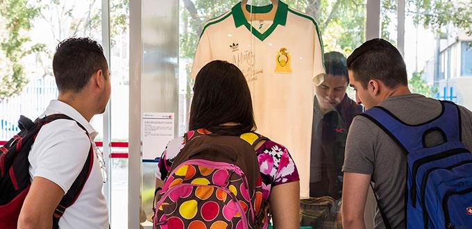 Inaugura la UASLP área de futbol retro