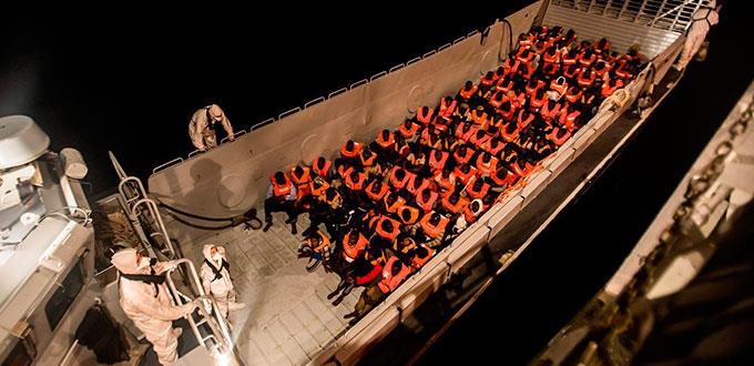 España se ofrece a recibir barco con migrantes