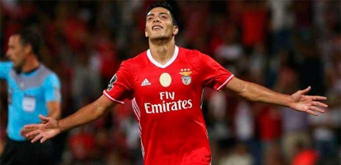Raúl Jiménez se marcha del Benfica cedido al Wolverhampton de la Premier League