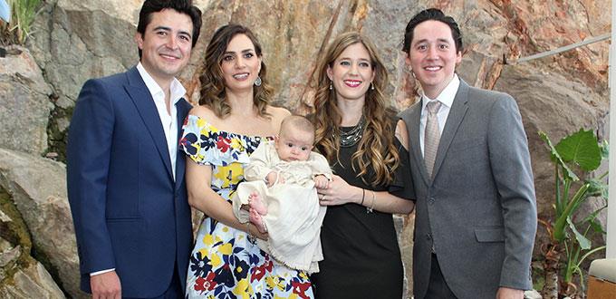 Adrián Martínez Muñiz recibió feliz el bautismo