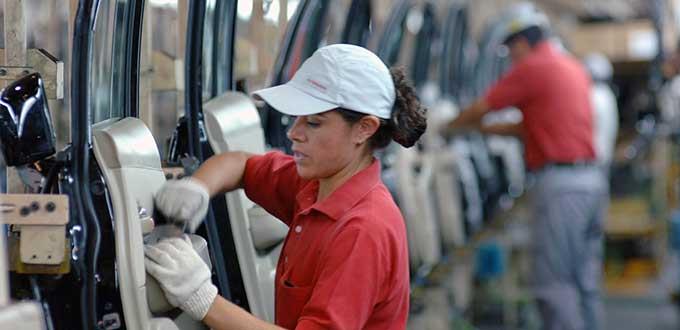 Busca SEP que estudiantes hagan prácticas en empresas