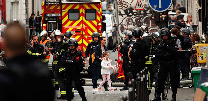 Sujeto toma dos rehenes en París