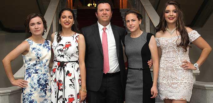 Princesas anhelan ser reina de la Sociedad Potosina La Lonja