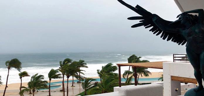 Fuertes vientos de la tormenta Bud azotan Los Cabos