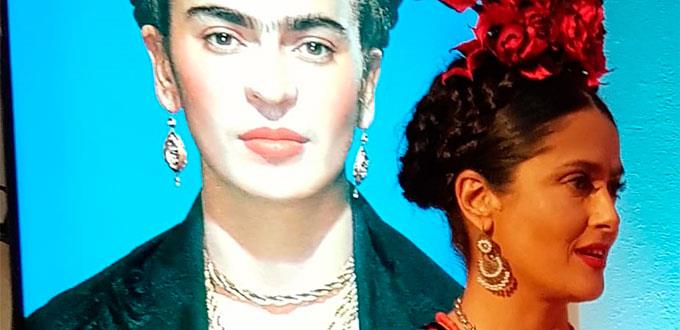 Salma luce traje de Tehuana