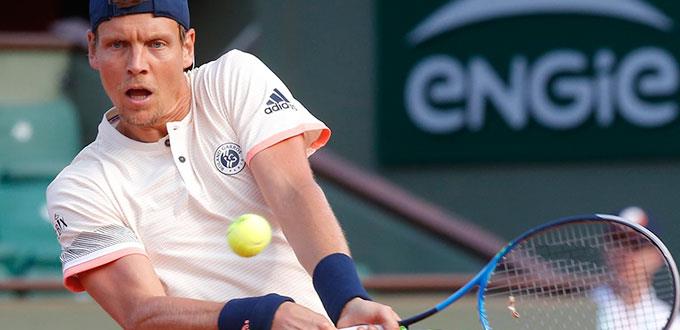 Berdych avanza a cuartos de final en Stuttgart