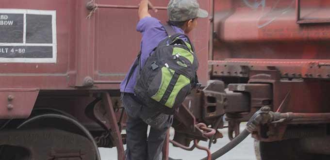 EU alista ciudad de carpas para niños migrantes