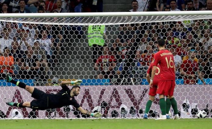 Portugal aventaja a España al medio tiempo; CR7, cuarto jugador que marca en cuatro Mundiales