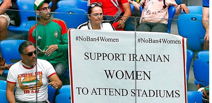 En partido contra Marruecos, aficionados muestran mensaje de protesta por restricciones a mujeres en Irán