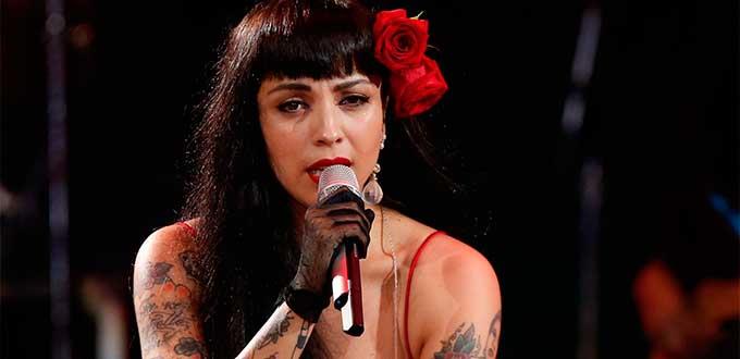 Arrasa Mon Laferte en premios a lo mejor de la música chilena